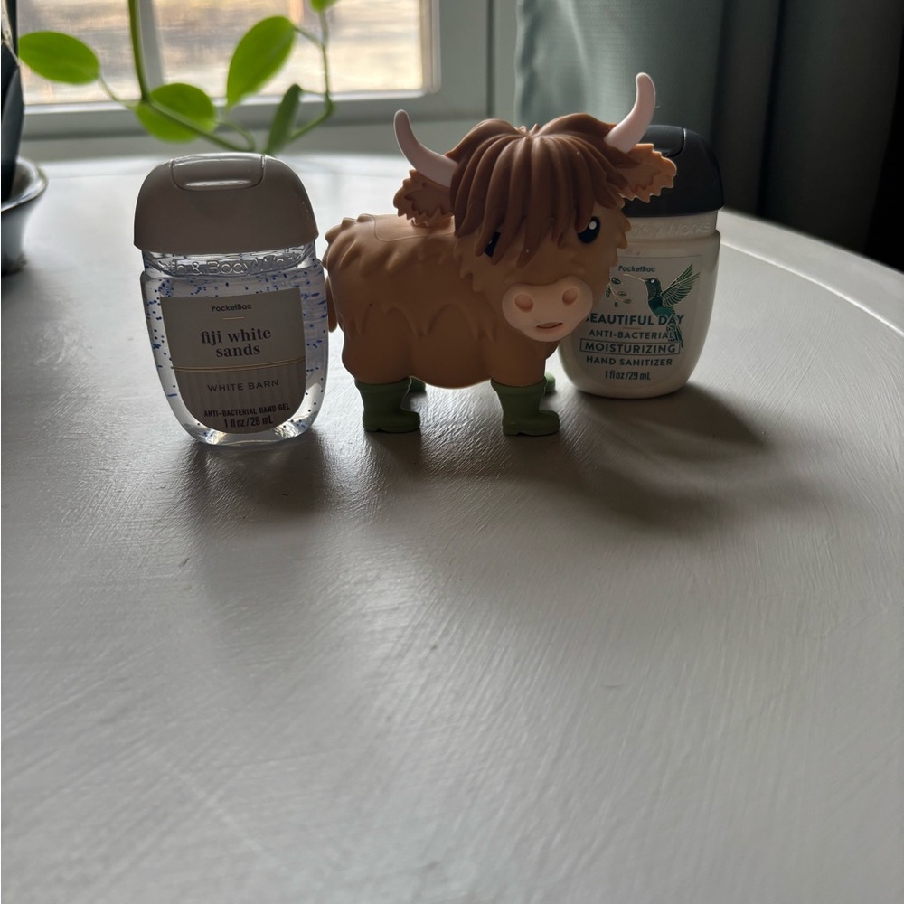Bath & Body Works Cow Hand Sanitizer Holder - Brown and Cream
